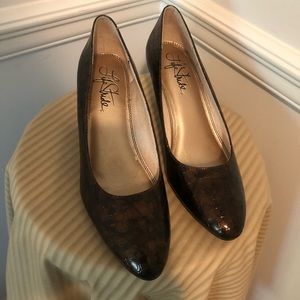 NEW Life Stride Brown Pumps